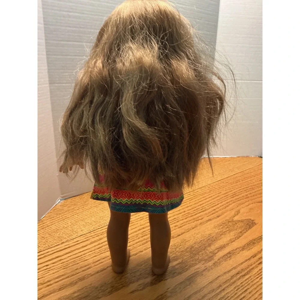 American Girl Lea Clark doll in outfit w/ Backpack Caring case, drink, camera